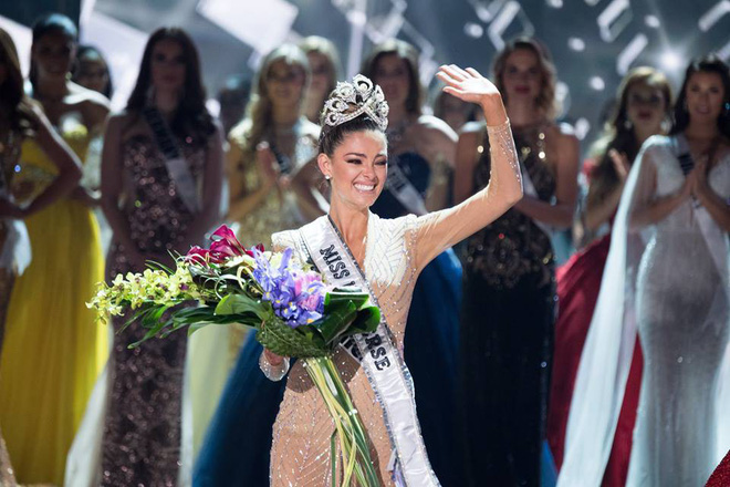 hoa hau nam phi dang quang miss universe 2017