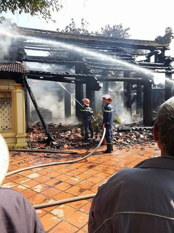 thai binh dinh lang hon 300 tuoi chim trong bien lua