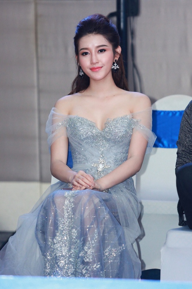 hinh the nong bong nhan sac my mieu pham huong my linh nguyen thi loan van trang tay