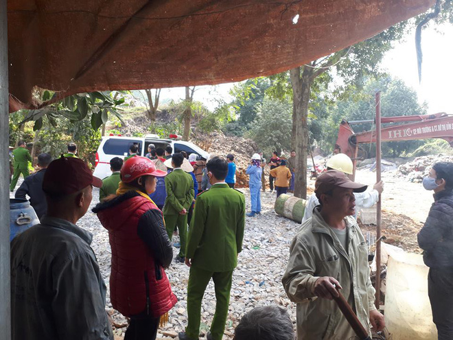 vu chau be 20 ngay tuoi tu vong sau khi bi doi nam nu lao vao nha bat coc cha me da den nhan dang thi the con gai