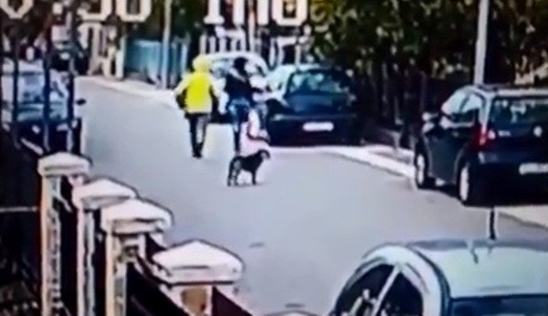 tuong ngon an giat duoc tui cua nguoi phu nu ten cuop bi chu cho anh hung tan cong chay toe khoi