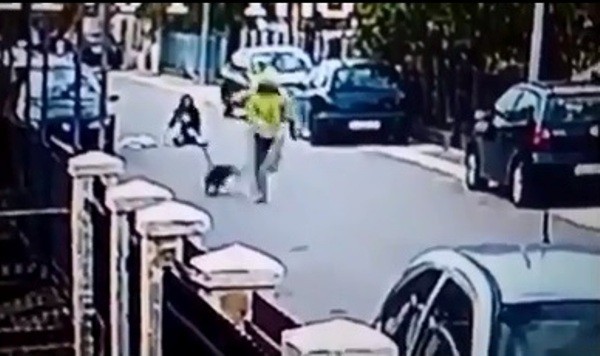 tuong ngon an giat duoc tui cua nguoi phu nu ten cuop bi chu cho anh hung tan cong chay toe khoi