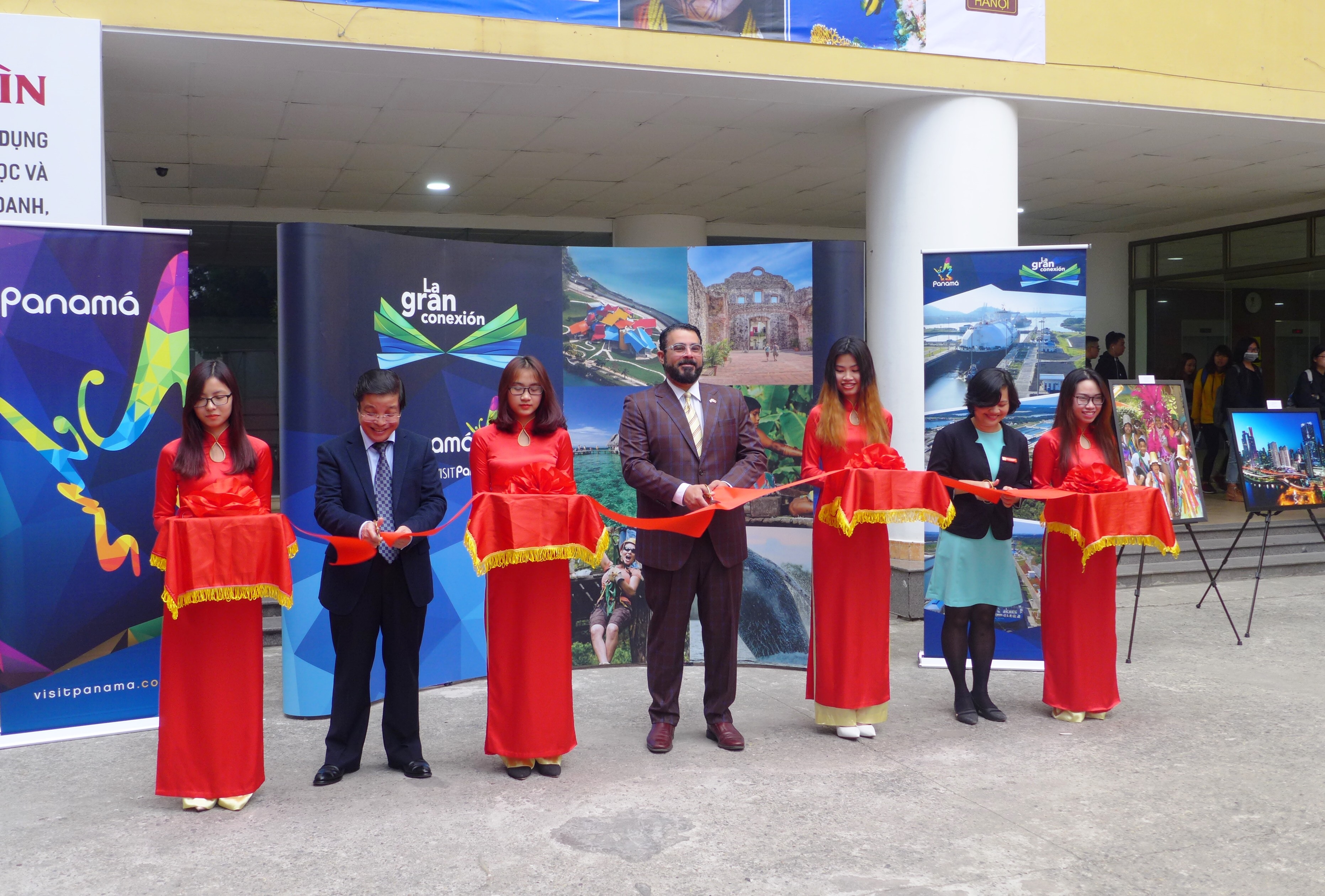 khai mac trien lam anh mung quoc khanh panama tai ha noi
