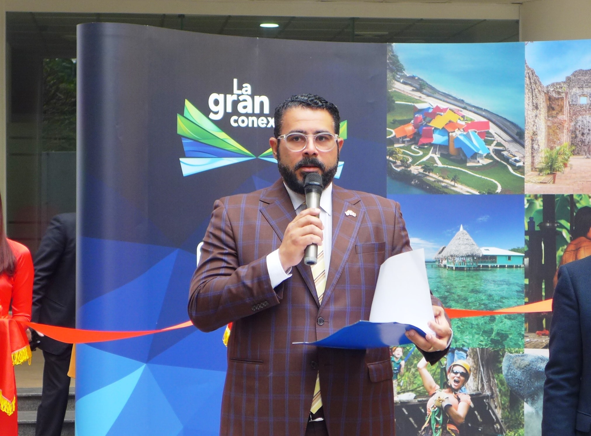 khai mac trien lam anh mung quoc khanh panama tai ha noi