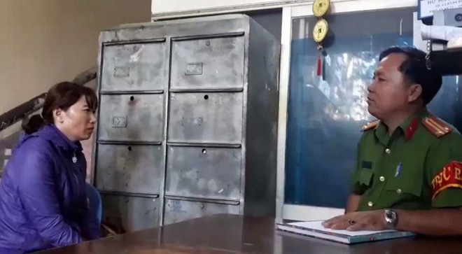 bi thay co bao hanh tre khoc lon anh mat hoang mang so hai khi bo me dua den truong