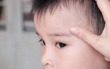 bi thay co bao hanh tre khoc lon anh mat hoang mang so hai khi bo me dua den truong