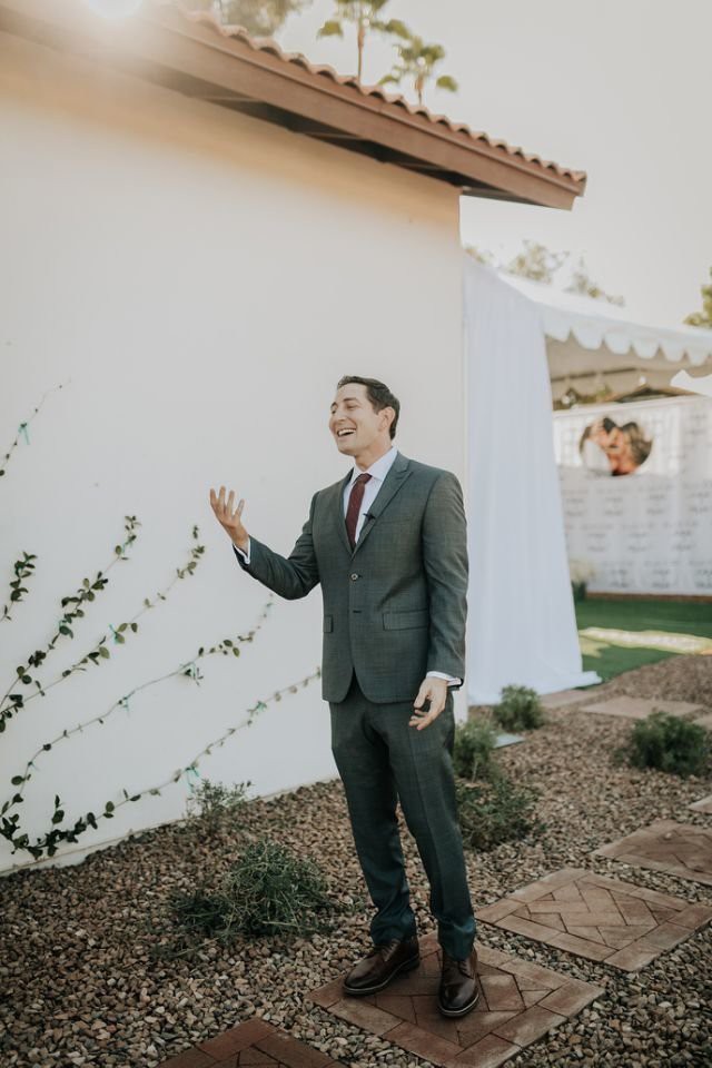 cu ngo se thay co dau doan trang trong vay cuoi chu re nao ngo quay nguoi lai thay dieu la lung