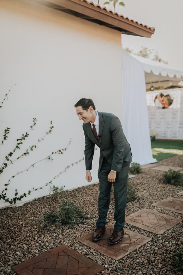 cu ngo se thay co dau doan trang trong vay cuoi chu re nao ngo quay nguoi lai thay dieu la lung