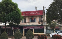 khach than nhien dinh mang sung va 3 vien dan len may bay o noi bai