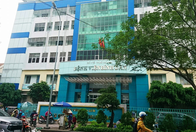 nguoi dan ong mat toan bo duong vat tinh hoan vi bi canh quat may nuoi tom cuon vao