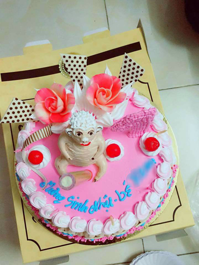 bo 350 nghin mua banh sinh nhat hinh khi me tre gian tim nguoi nhan ve chiec banh hinh trau khoa than