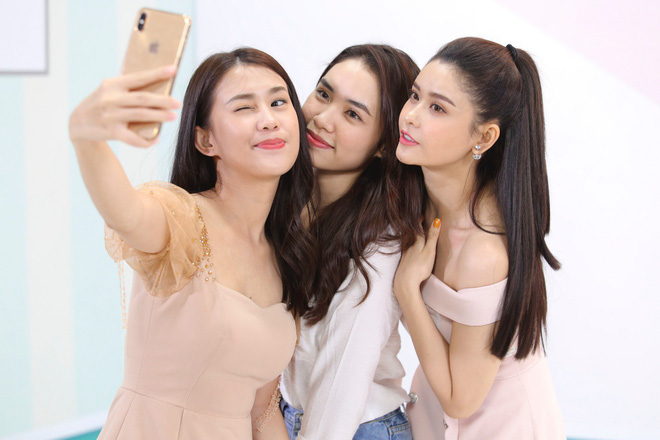 truong quynh anh so hai chinh minh khong dam dung truoc guong