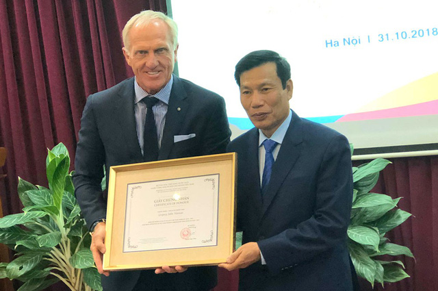 huyen thoai golf the gioi greg norman lam dai su du lich viet nam