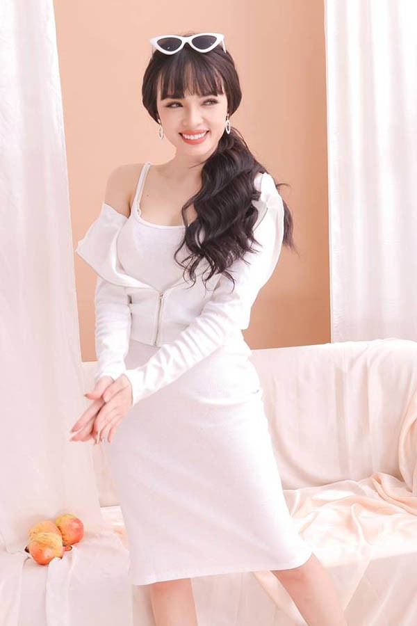 ba xa goi cam ngoan hien hon ngoc trinh cua le hoang the men gio ra sao