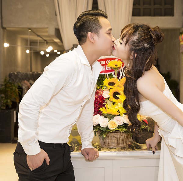 ba xa goi cam ngoan hien hon ngoc trinh cua le hoang the men gio ra sao