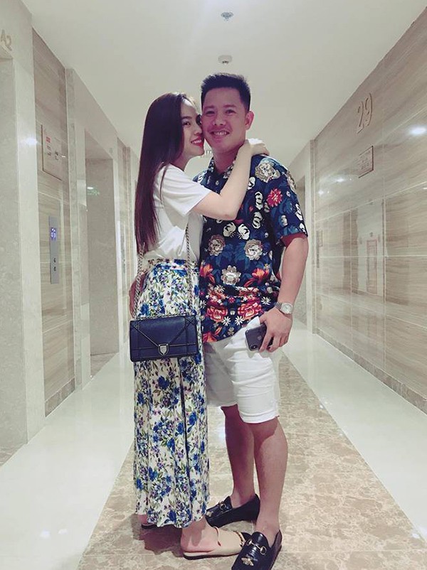 loat anh tinh tu cua giang hong ngoc va ban trai doanh nhan giua nghi an bau bi