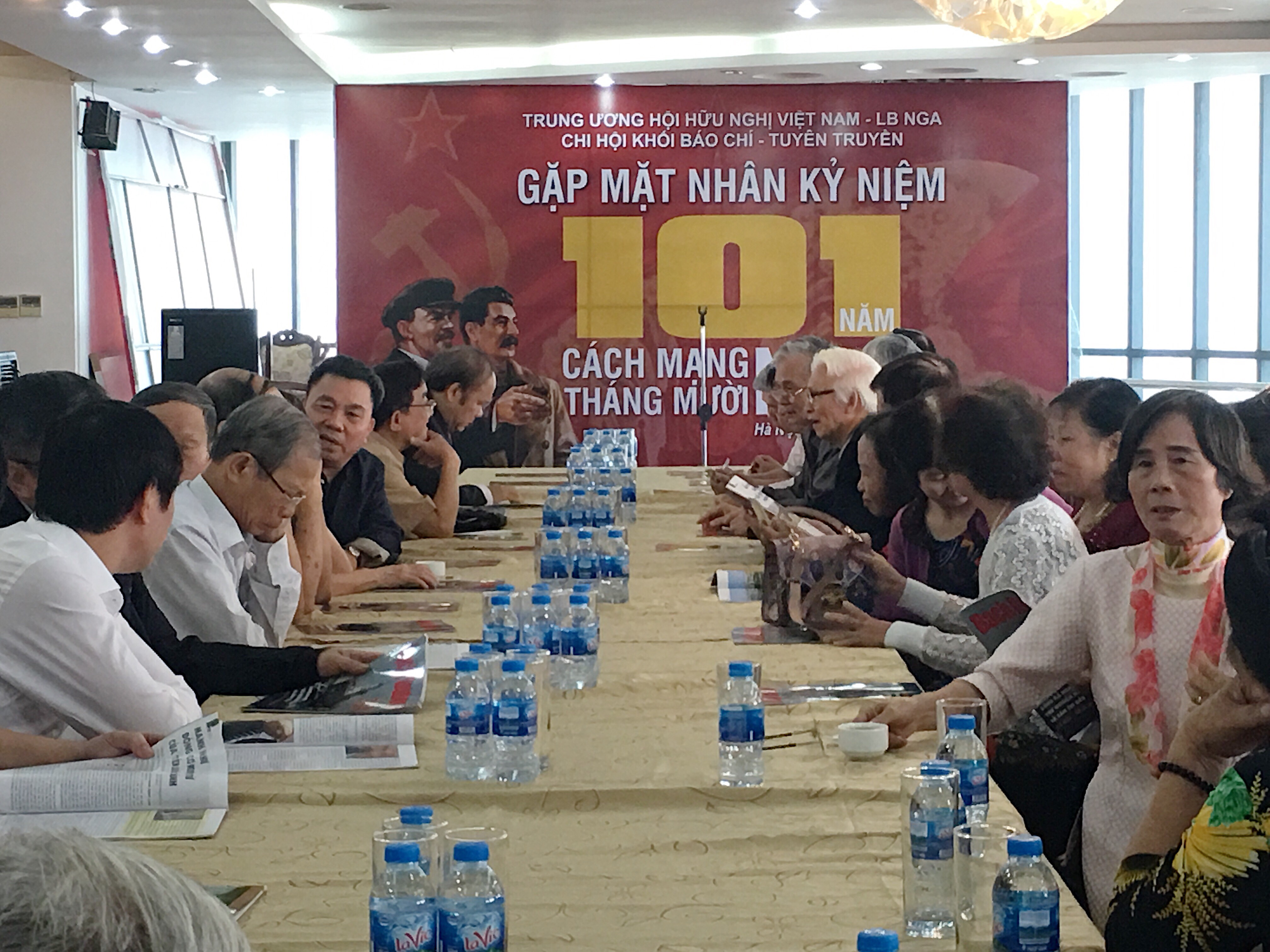 gap go giao luu nhan ky niem 101 nam cach mang thang 10 nga