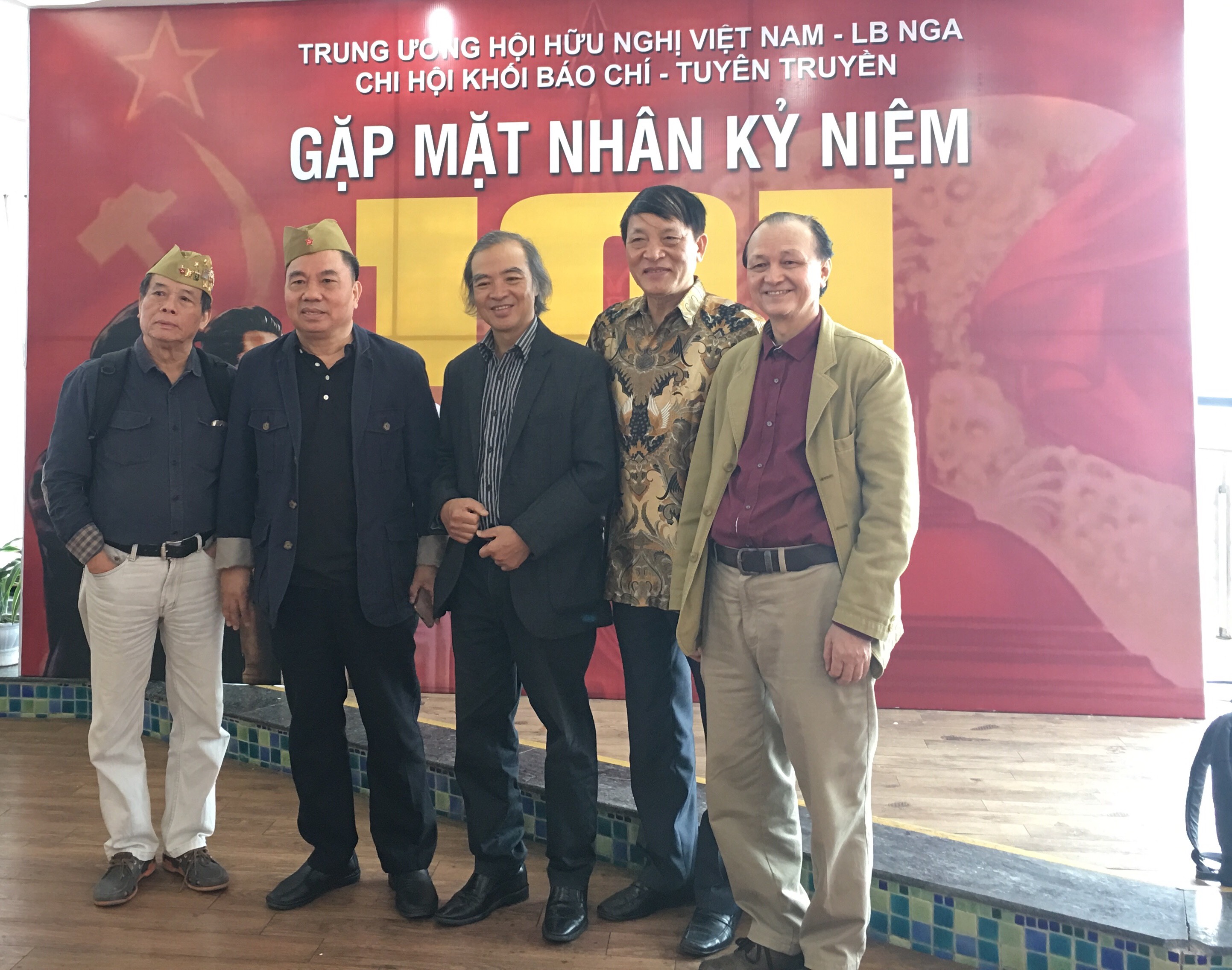 gap go giao luu nhan ky niem 101 nam cach mang thang 10 nga