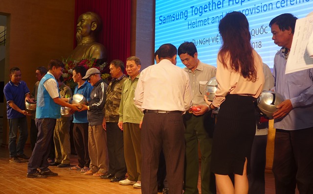 to chuc gcs han quoc trao tang 500 mu bao hiem dat chuan cho nguoi dan ha noi