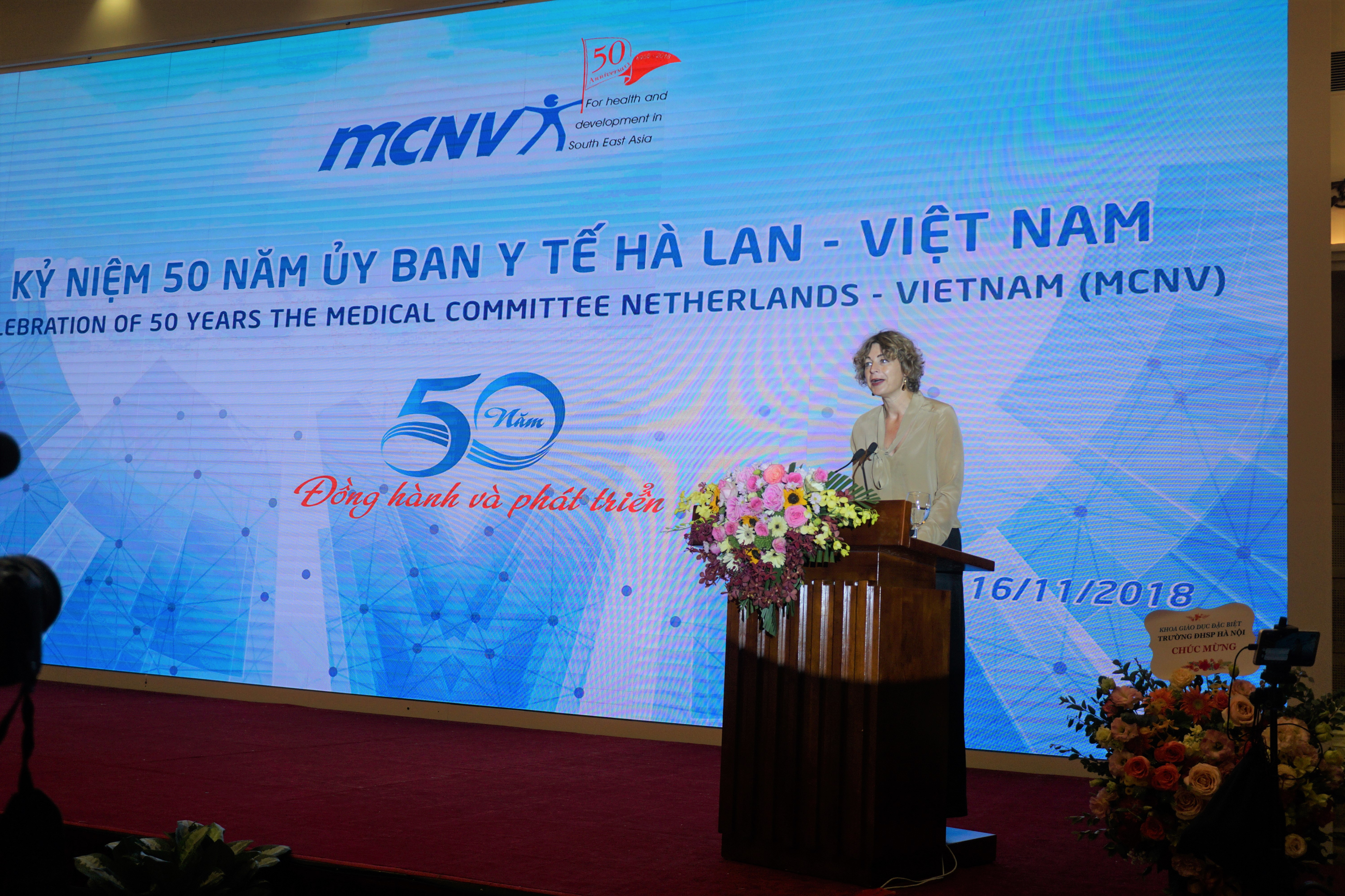 uy ban y te ha lan viet nam tron 50 tuoi nhan huan chuong huu nghi thu 4