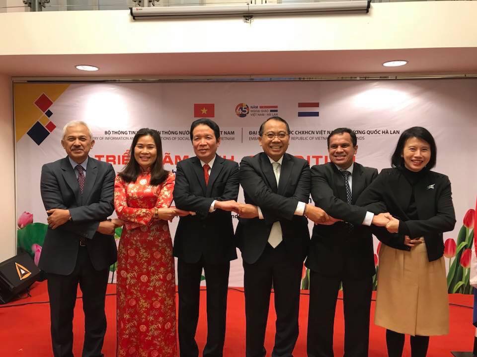 trien lam anh ky niem 45 nam thiet lap quan he ngoai giao viet nam ha lan