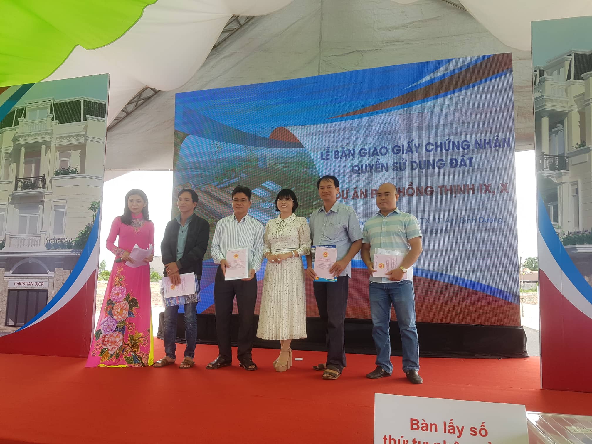phu hong thinh thuc hien dung cam ket trao so hong truoc thoi han cho khach hang