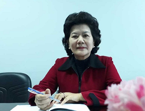 cho tre em duoi 36 thang tuoi song cung bo trong trai giam la khong phu hop