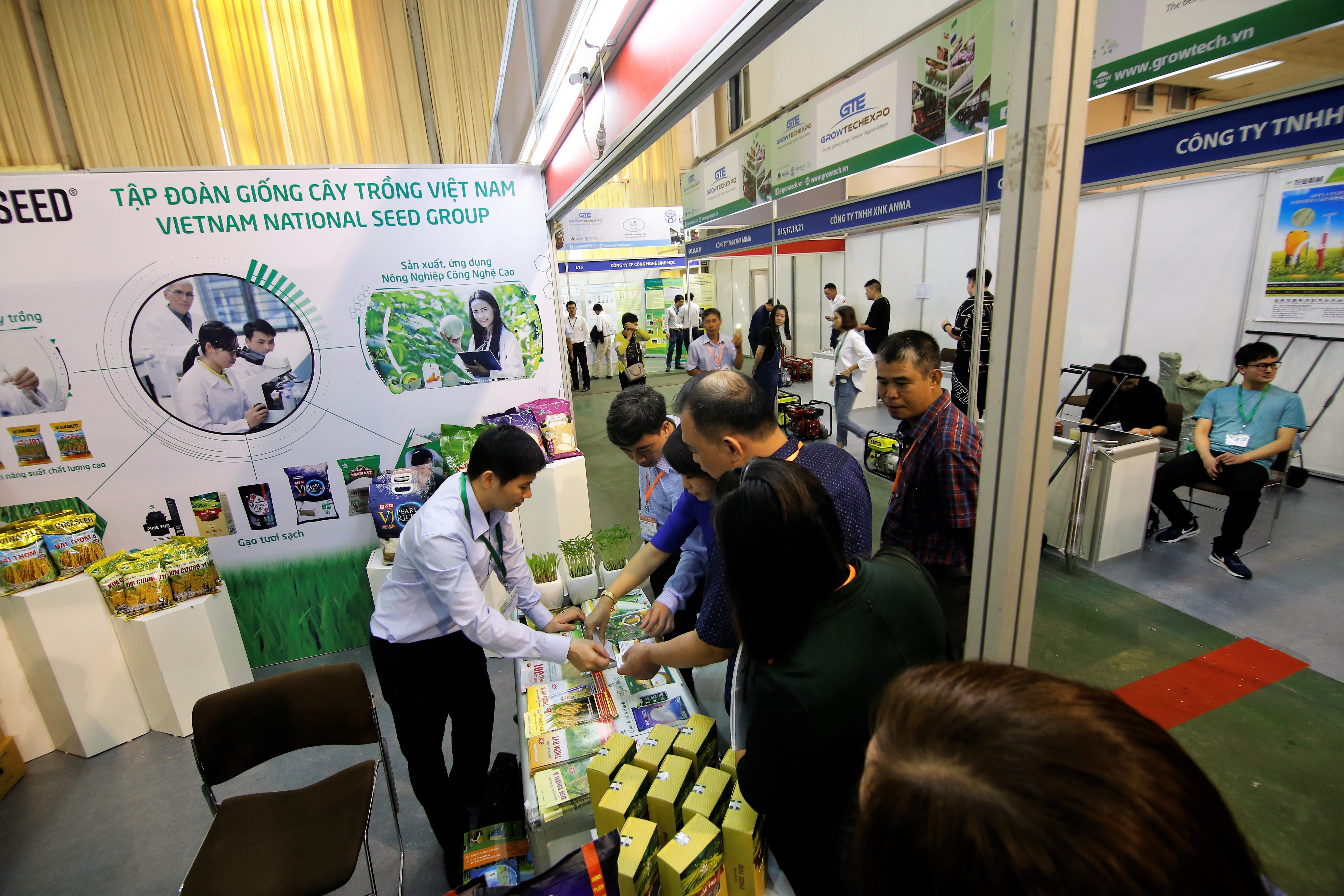 trien lam vietnam growtech 2018 san choi quoc te ve thiet bi nong nghiep