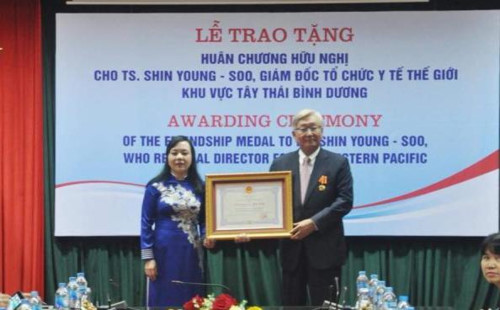 giam doc who khu vuc tay thai binh duong nhan huan chuong huu nghi