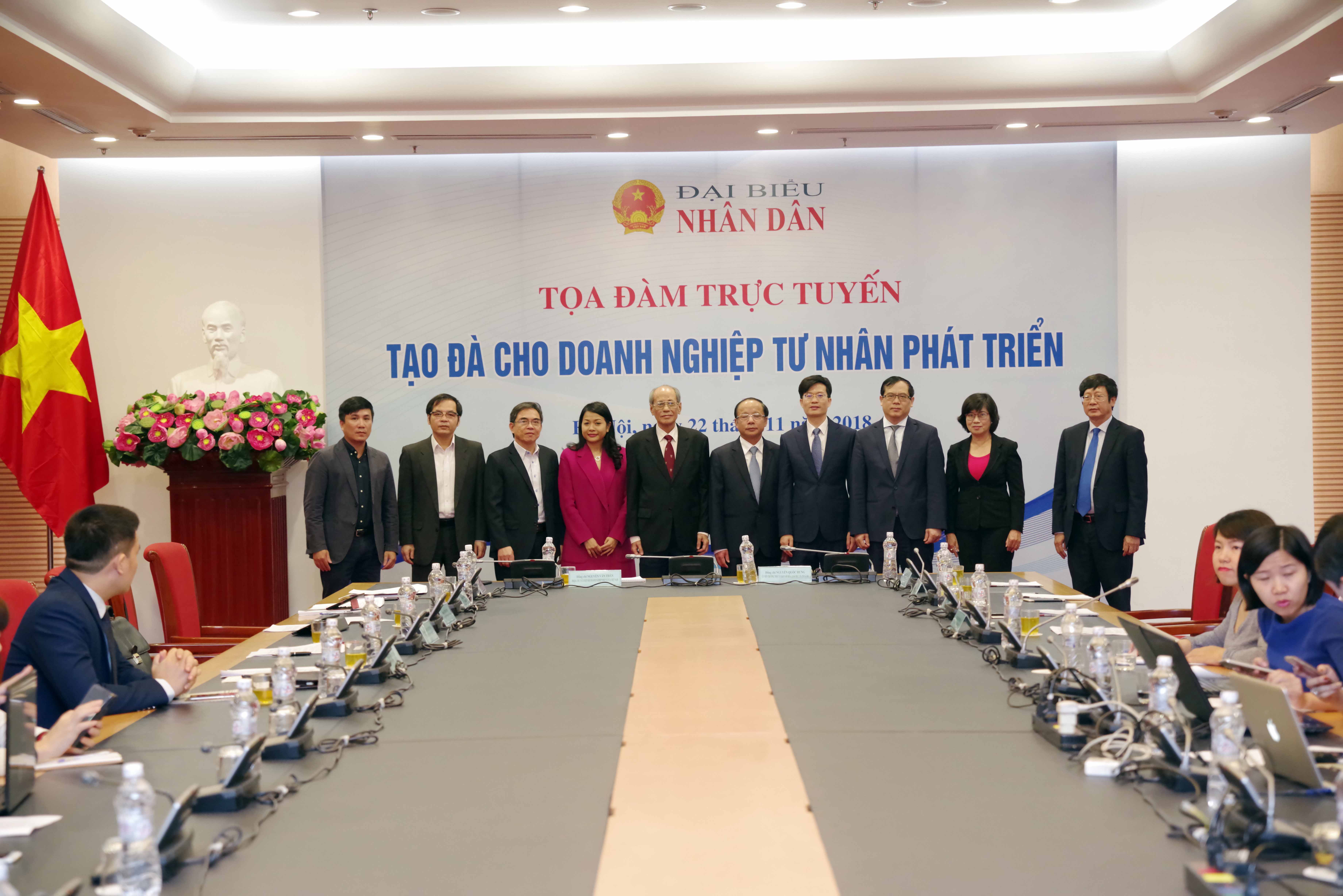 doanh nhan tran uyen phuong lanh dao khong thay doi tu duy se kim ham dn phat trien