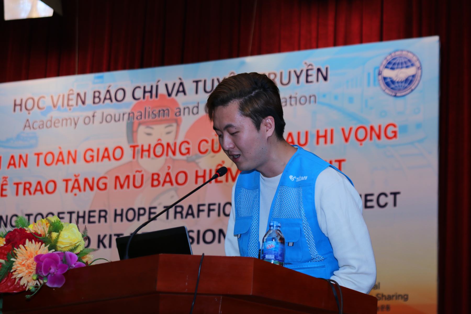 to chuc gcs trao tang 1000 mu bao hiem cho sinh vien bao chi