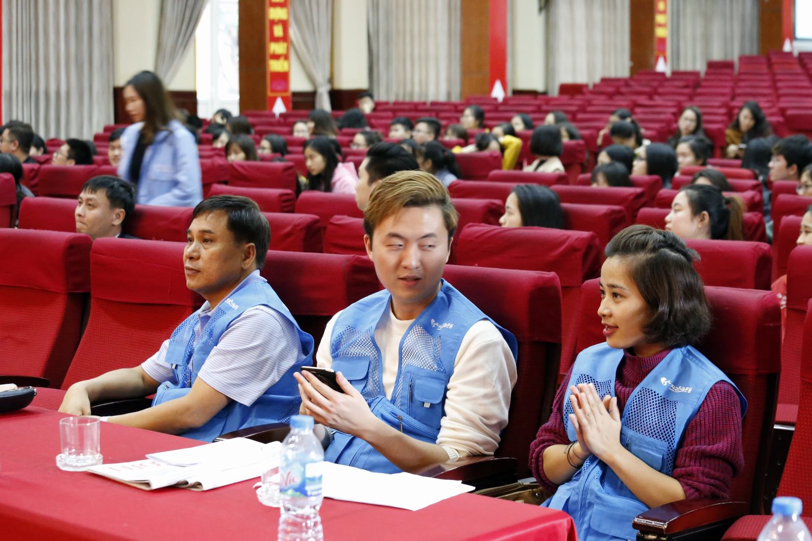 to chuc gcs trao tang 1000 mu bao hiem cho sinh vien bao chi