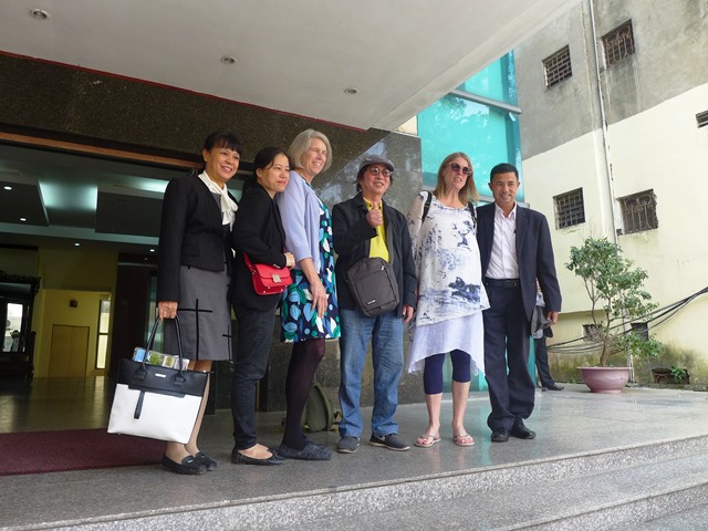 gap mat con cac liet sy va doan du an hai phia mat mat noi dau va tinh huu nghi