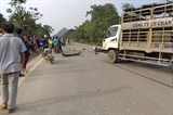 hoa binh xe may dau dau o to 2 nguoi tu vong tai cho