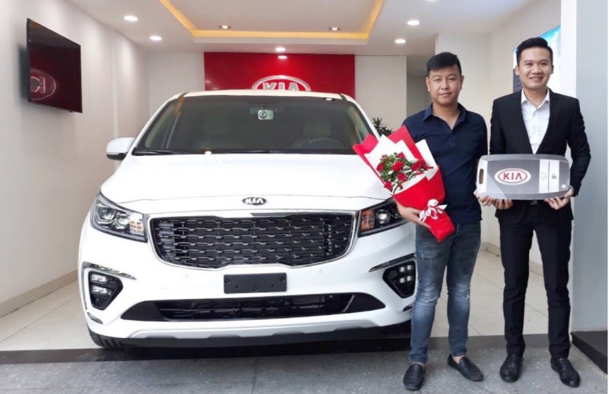 kia sedona moi lap ky luc doanh so chi sau mot thang ra mat