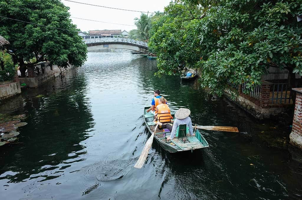 tam coc tuyet dep trong ong kinh du khach nuoc ngoai den viet nam