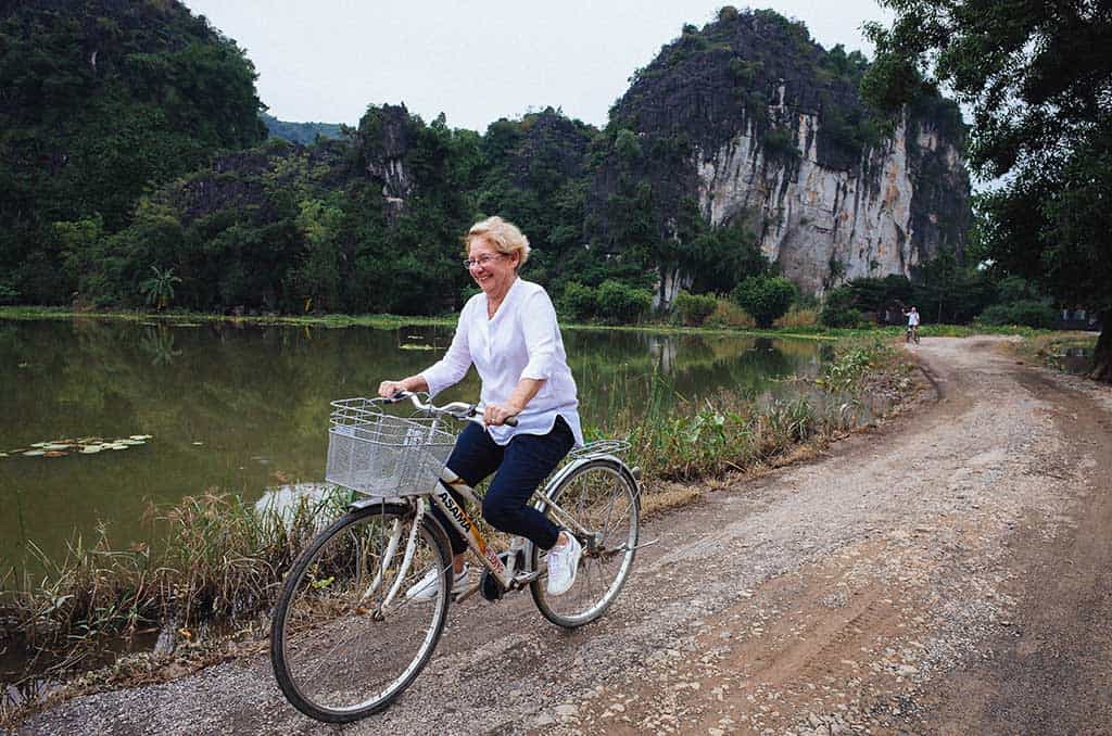 tam coc tuyet dep trong ong kinh du khach nuoc ngoai den viet nam