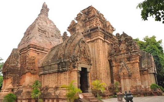 hoi kien truc su khanh hoa phan doi xay dung ben tau gan thap ba