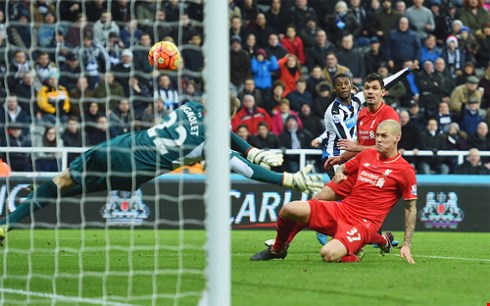 vong 15 premier league liverpool guc nga tren san cua newcastle