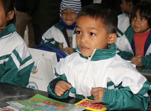 1600 ao am duoc tan hiep phat va vtv tang cho tre em quang binh