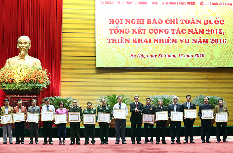 bao chi tap trung tuyen truyen dai hoi dang lan thu xii