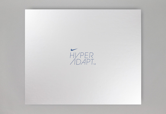 nong nhung hinh anh dap hop dau tien ve doi giay tu that day nike hyperadapt 10