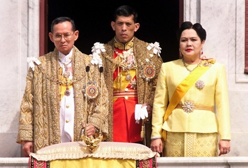 thai tu maha vajiralongkorn tiep quan ngoi vua thai lan
