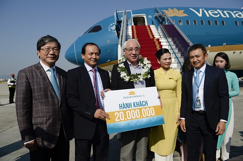 le don chuyen bay 700000 va hanh khach thu 20 trieu cua vietnam airline
