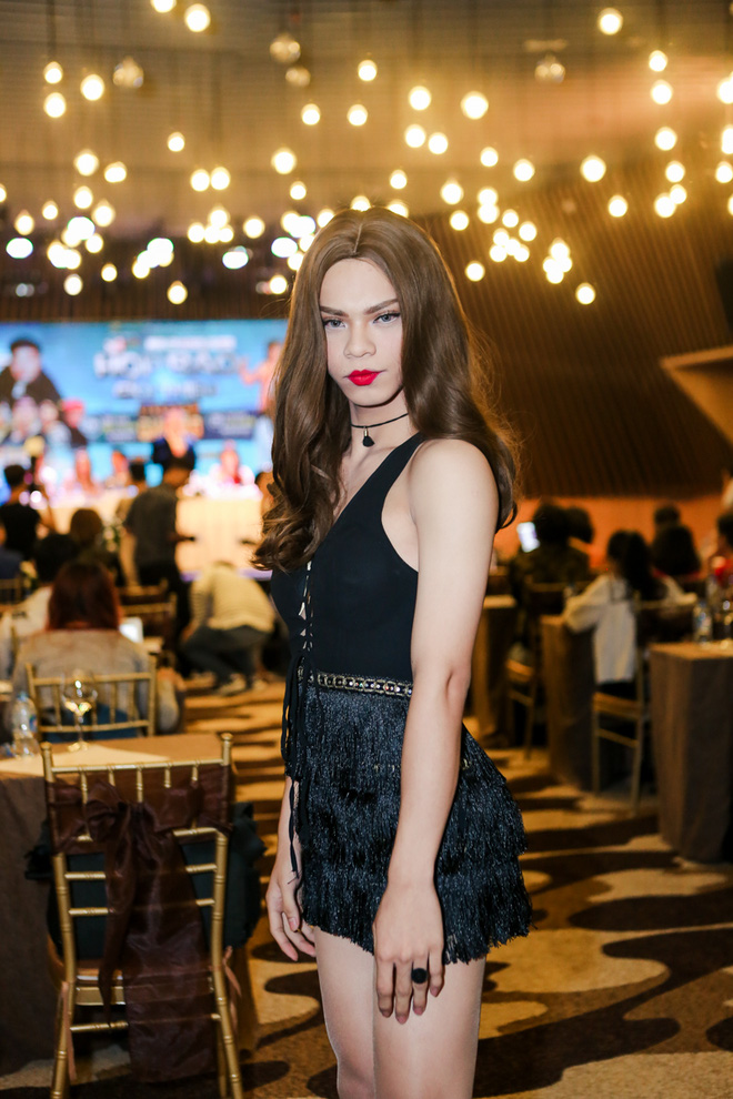 gia bao mang dam vinh hung len san khau cho ngoc trinh ham hai