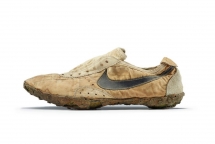 doi giay dau tien cua nike dang duoc ban dau gia len toi 188 trieu dong tren ebay