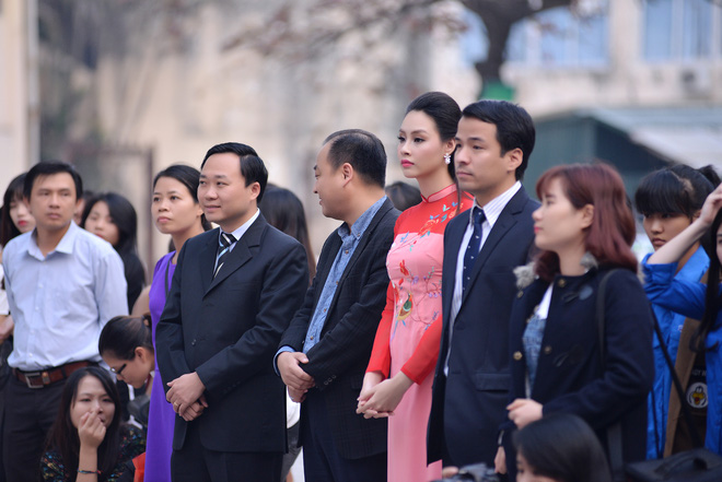 hoa hau bien thuy trang nen na trong vai tro moi