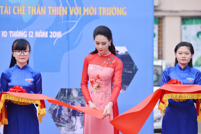 hoa hau bien thuy trang nen na trong vai tro moi