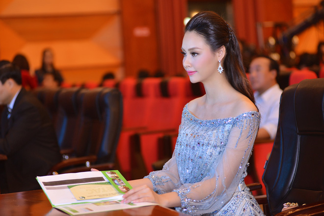 hoa hau bien thuy trang nen na trong vai tro moi