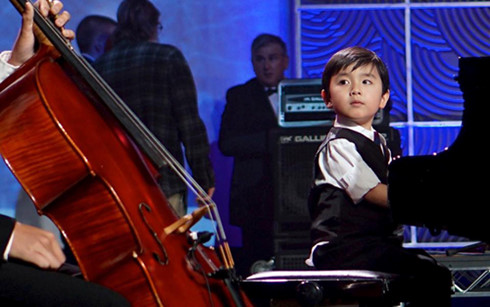 than dong piano 5 tuoi evan le lan dau ve viet nam bieu dien